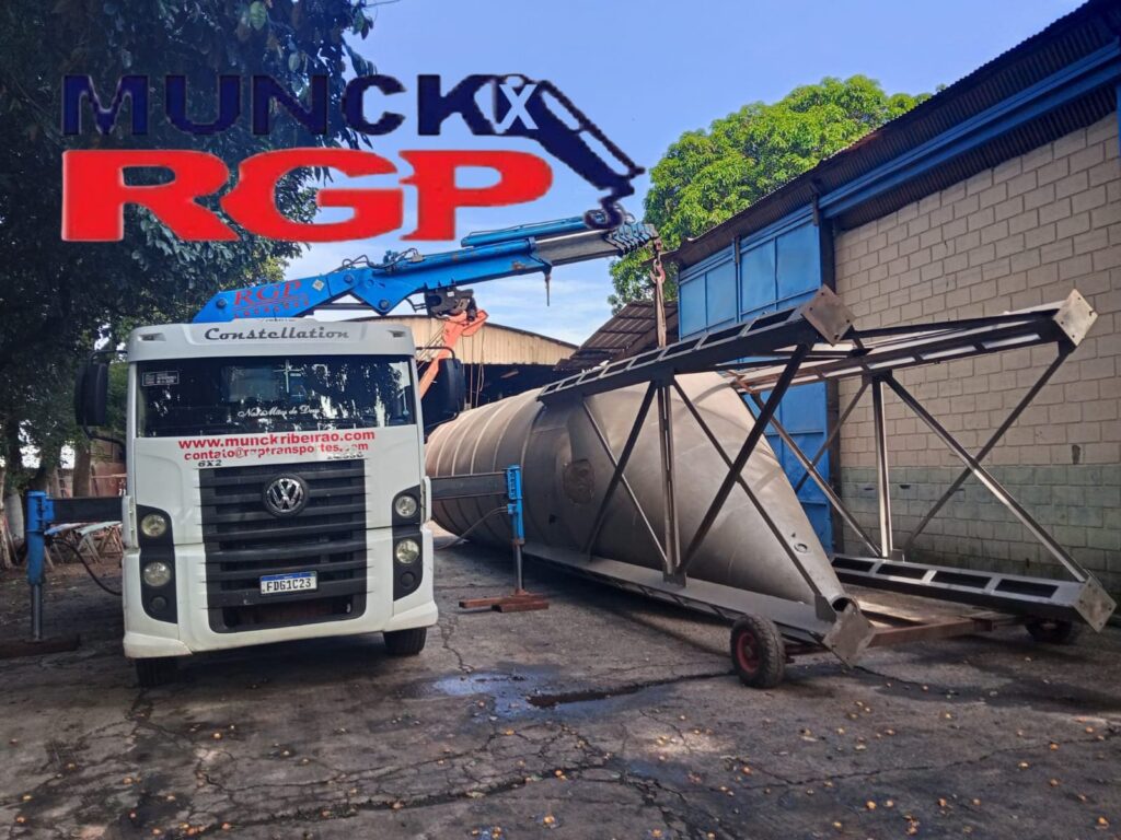 Munck Ribeirão Preto é essencial para empresas que precisam realizar içamento, movimentação e transporte de cargas pesadas